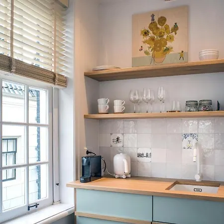 At The Canal Gasthof Amsterdam